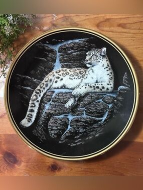 (UT) THE HAMILTON COLLECTION • “Snow Leopard” Collectors Plate